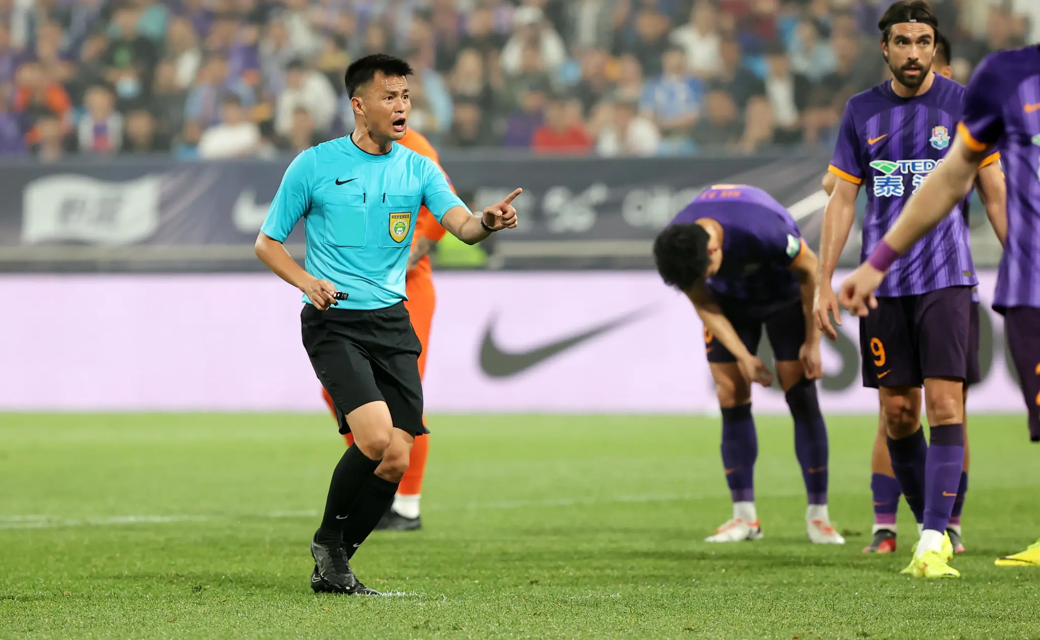 开云安卓下载-杨翼:去年“金哨”李海新执法上海德比,他的风格较为严厉